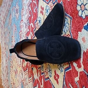 Tory Burch Loafers size 7. Black suede.